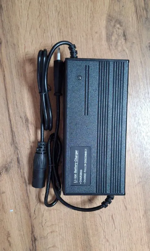 Зарядное устройство 3pin 3A